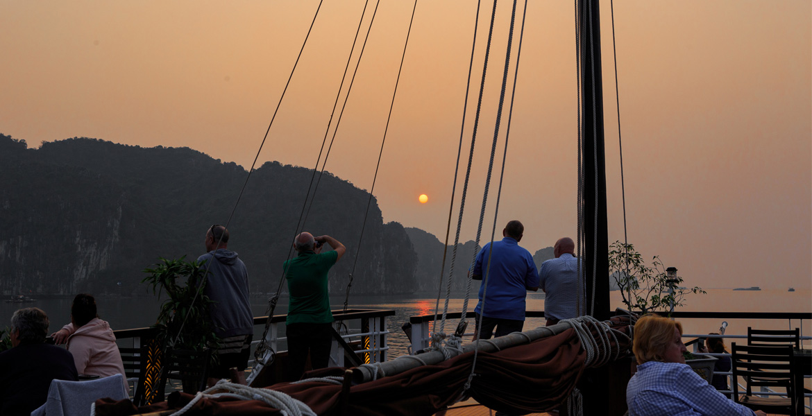 Escape Sails Halong Bay Cruise